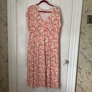 Casual dress with cafe sleeves